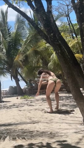 Vildan Cirpan nude photo 8