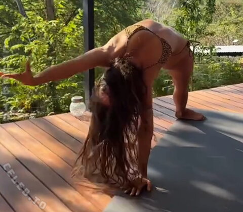 Vildan Cirpan nude photo 3