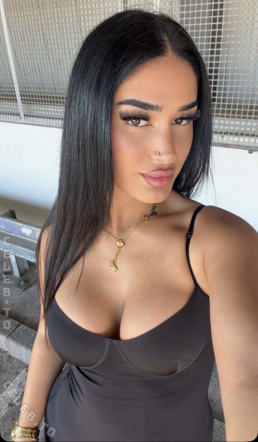 Vinoschh nude photo 1
