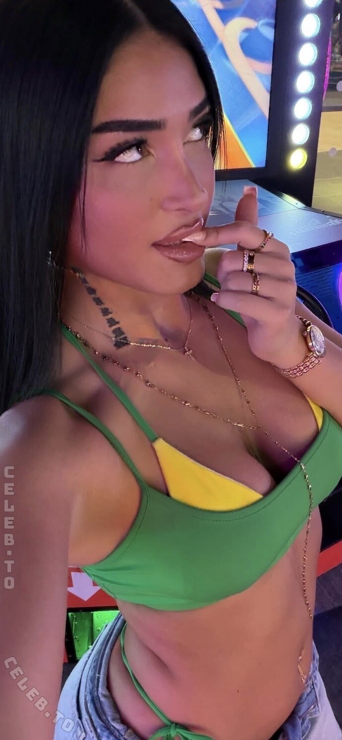 Vinoschh nude photo 3