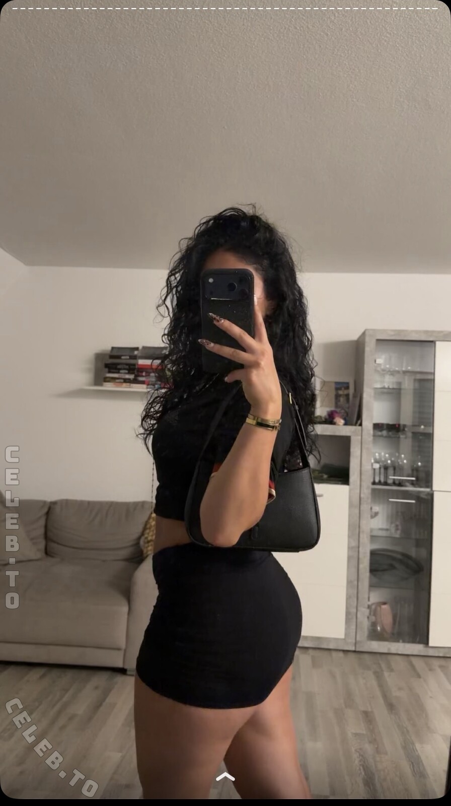 Vinoschh nude photo 2