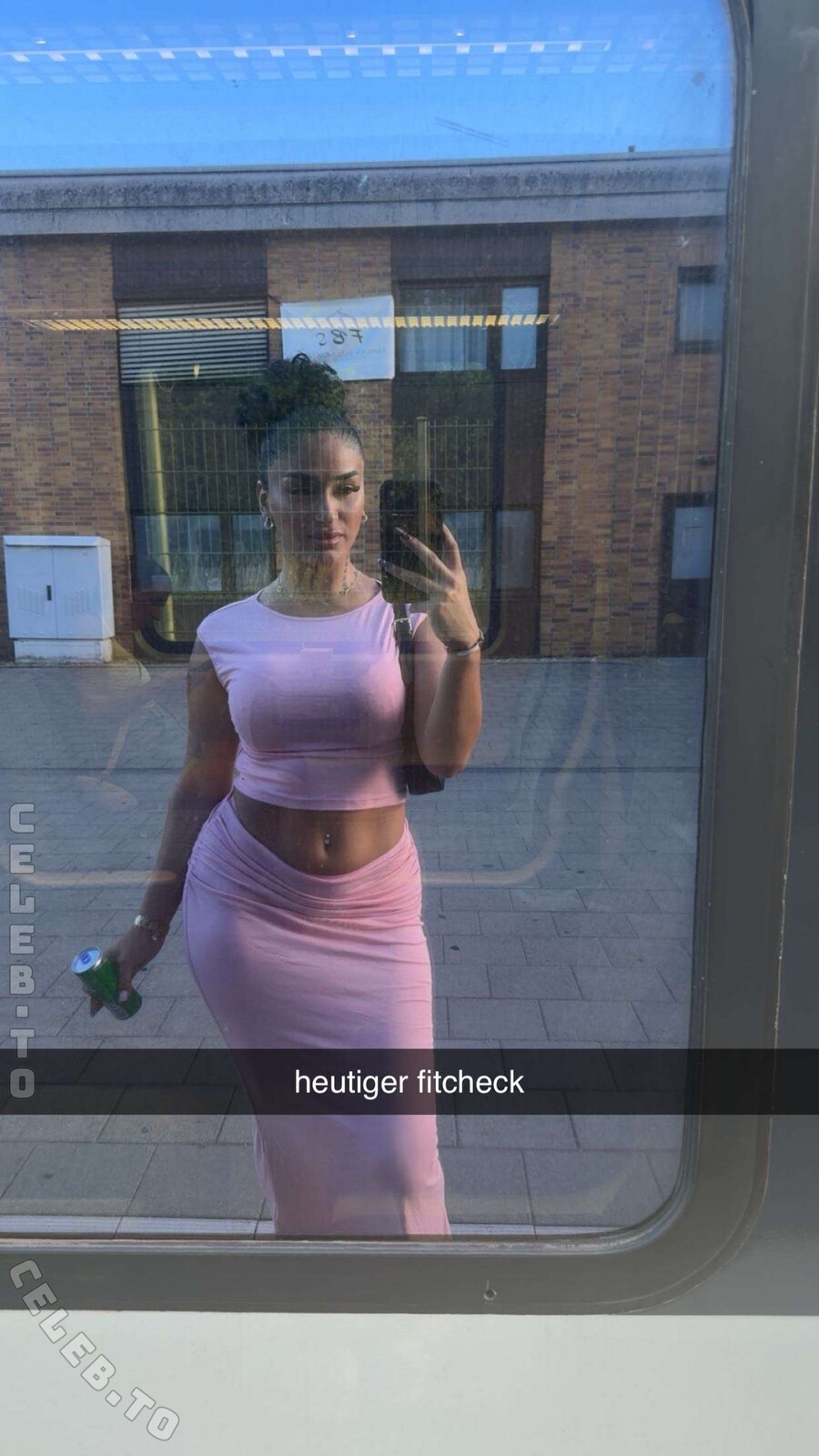 Vinoschh nude photo 1