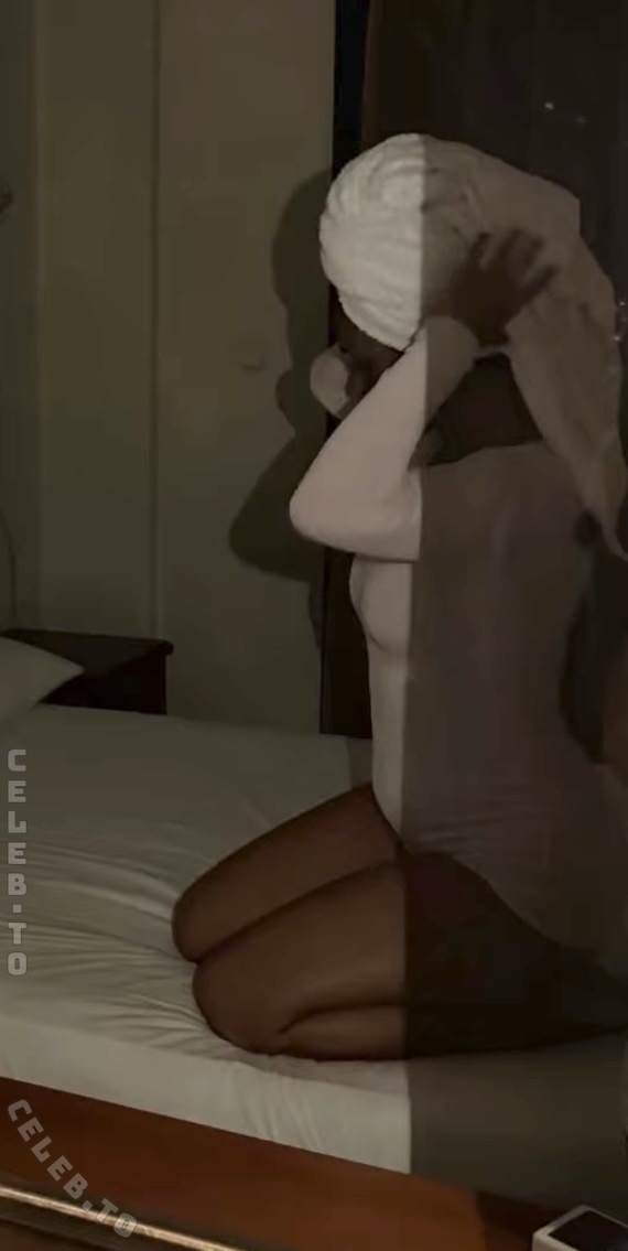 Vinoschh nude photo 3