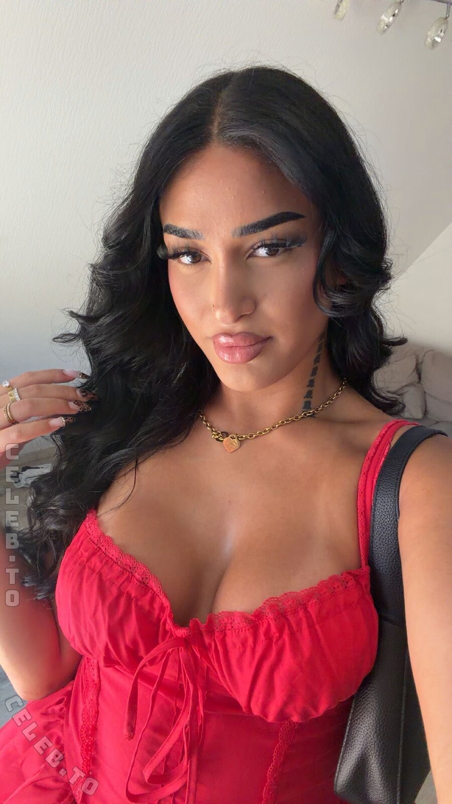 Vinoschh nude photo 1