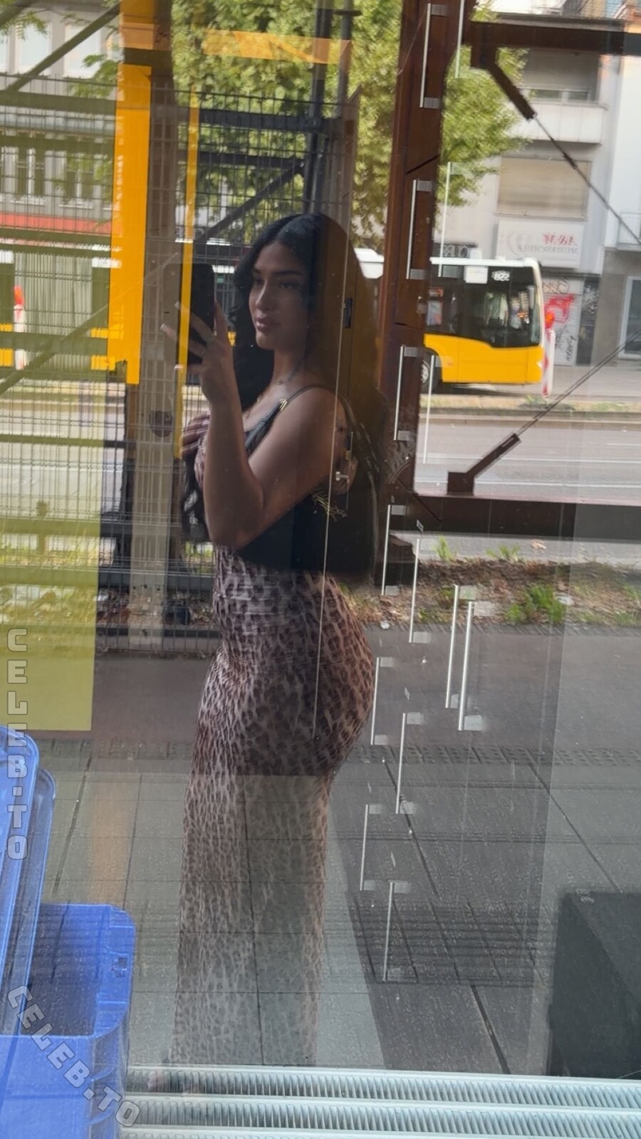 Vinoschh nude photo 1