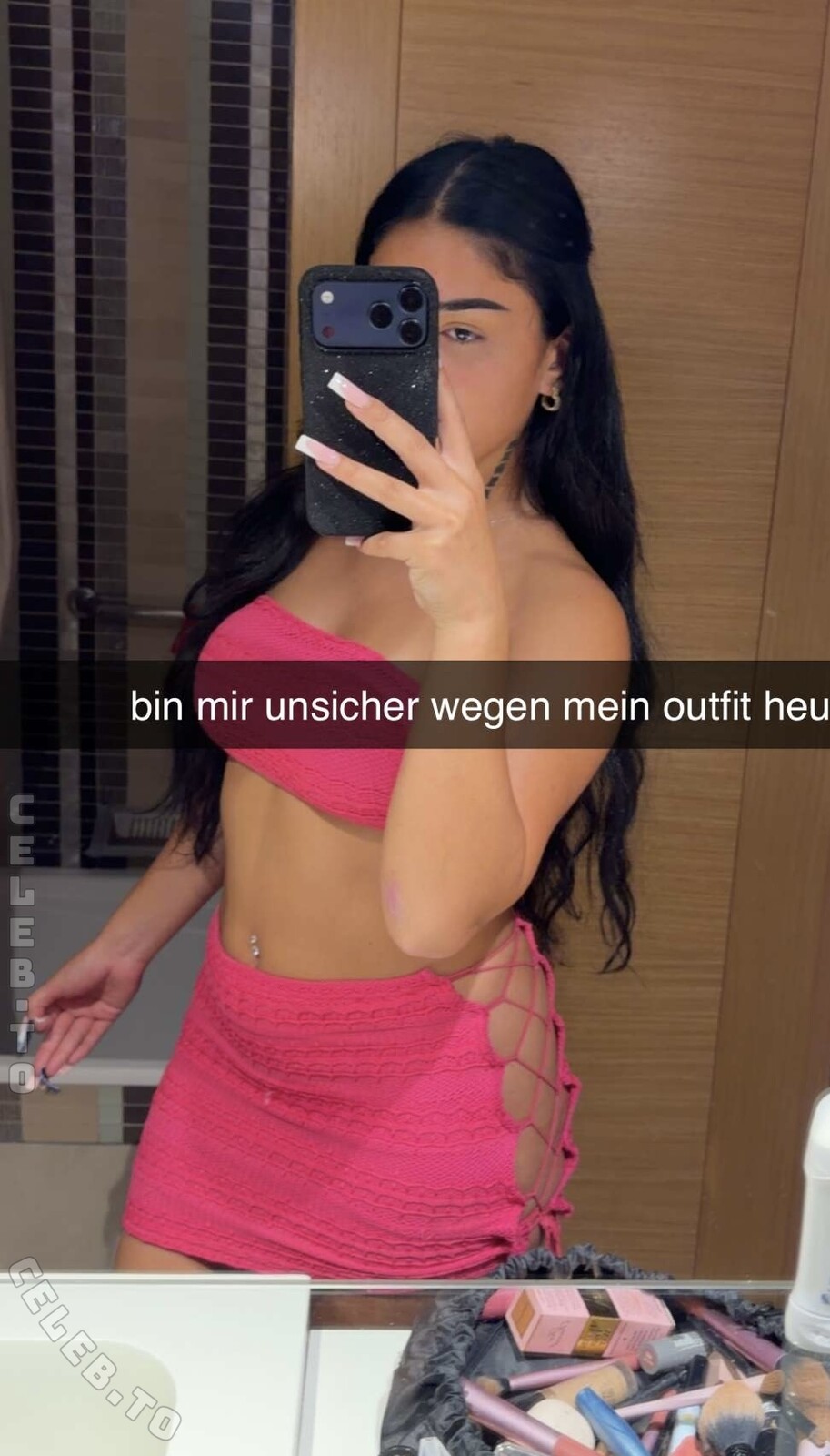 Vinoschh nude photo 2