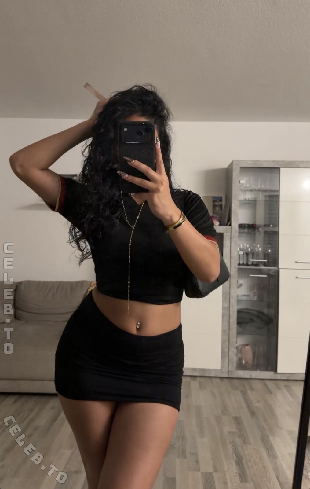 Vinoschh nude photo 3