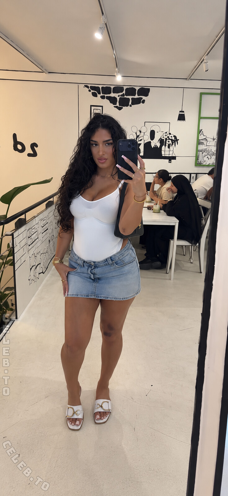 Vinoschh nude photo 1