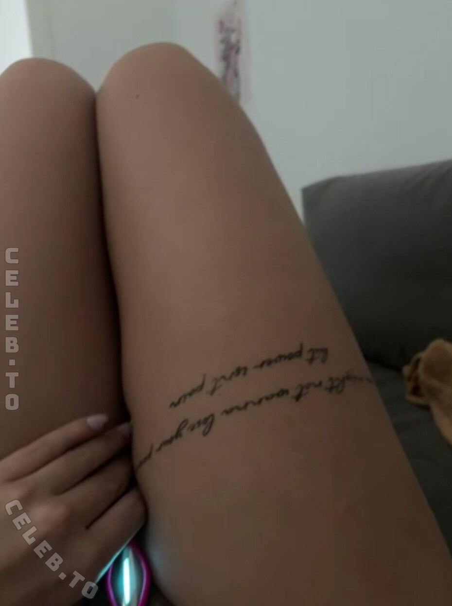 Violet velvet nude photo 7