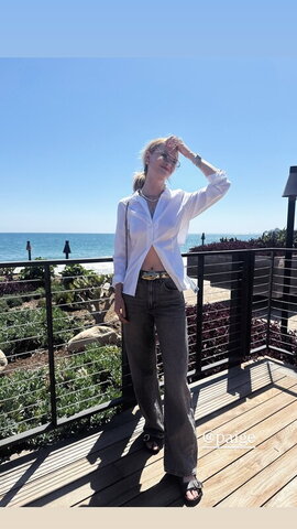 Virginia Gardner Fresh (1 photo)