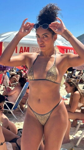 Vitoria Albanese nude
