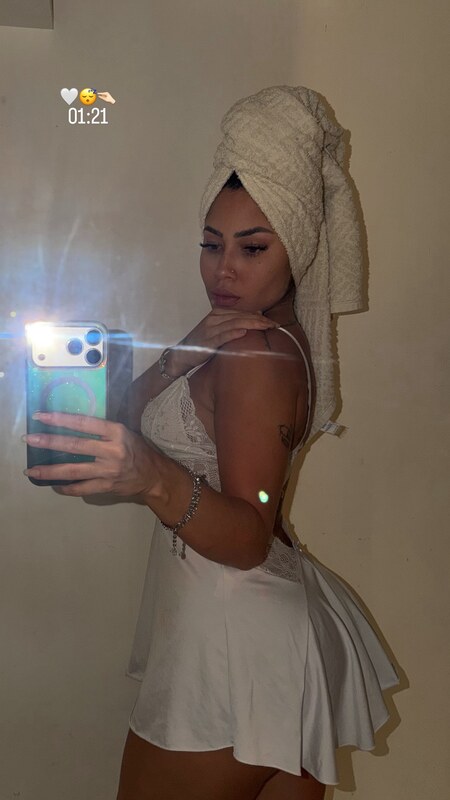 Vitoria Kelly nude photo 8