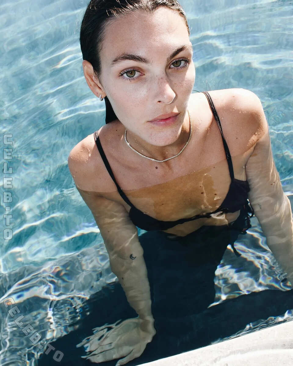 Vittoria Ceretti nude photo 4