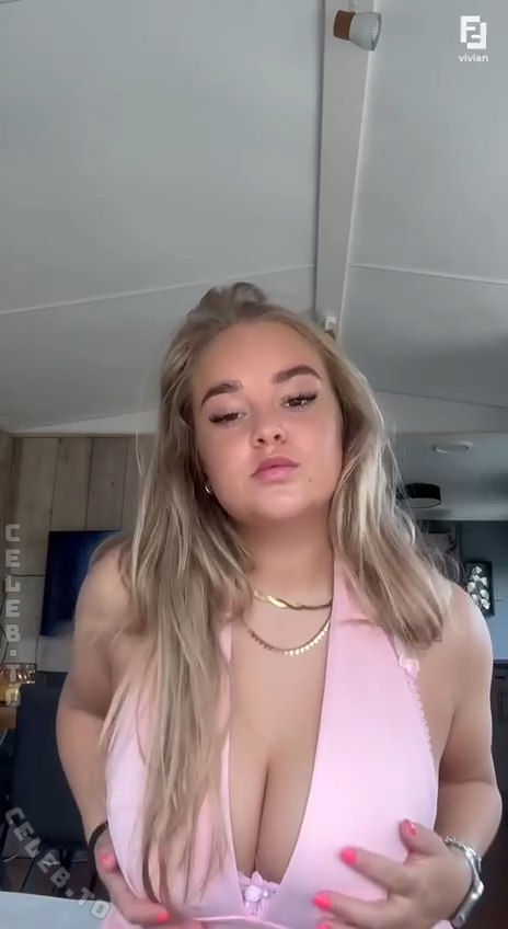 Vivian Bron nude photo 1