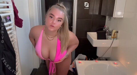 Vivian Bron nude photo 6