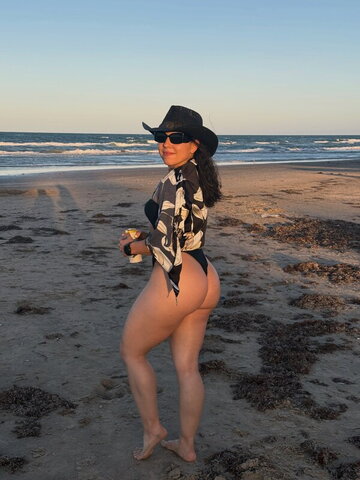 Vivian Saldana nude photo 10