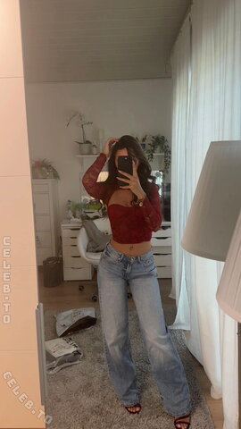 vivianalukas nude photo 9