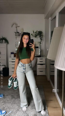vivianalukas nude photo 10