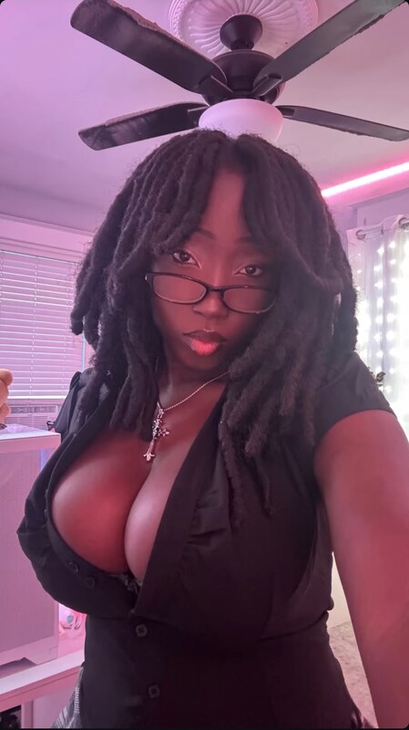 Vivicax.x nude photo 4