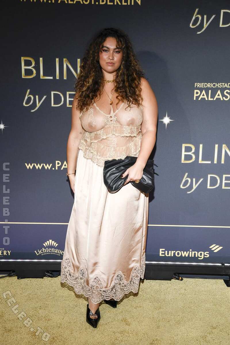Vivien Blotzki nude photo 6