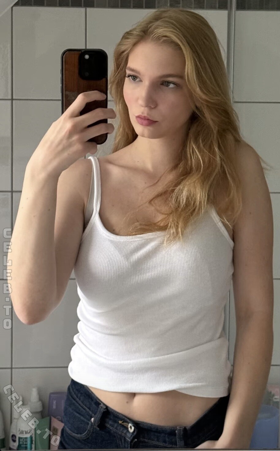 Vivien Michelle nude photo 1