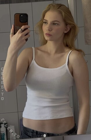 Vivien Michelle Fresh (1 photo)