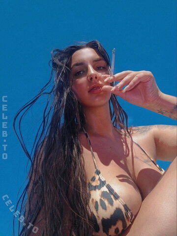 Vivien photo 6