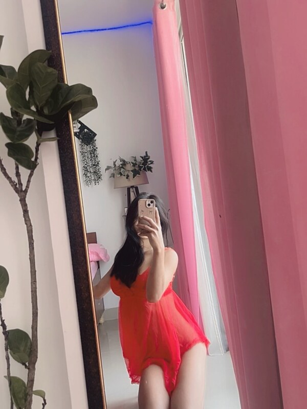 Vivienne Konyak nude photo 5