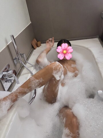Vivienne Konyak nude photo 15