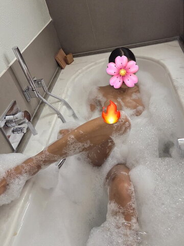 Vivienne Konyak nude photo 12