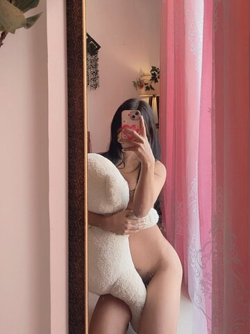 Vivienne Konyak nude photo 5