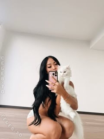 Vivienne Vo nude photo 6