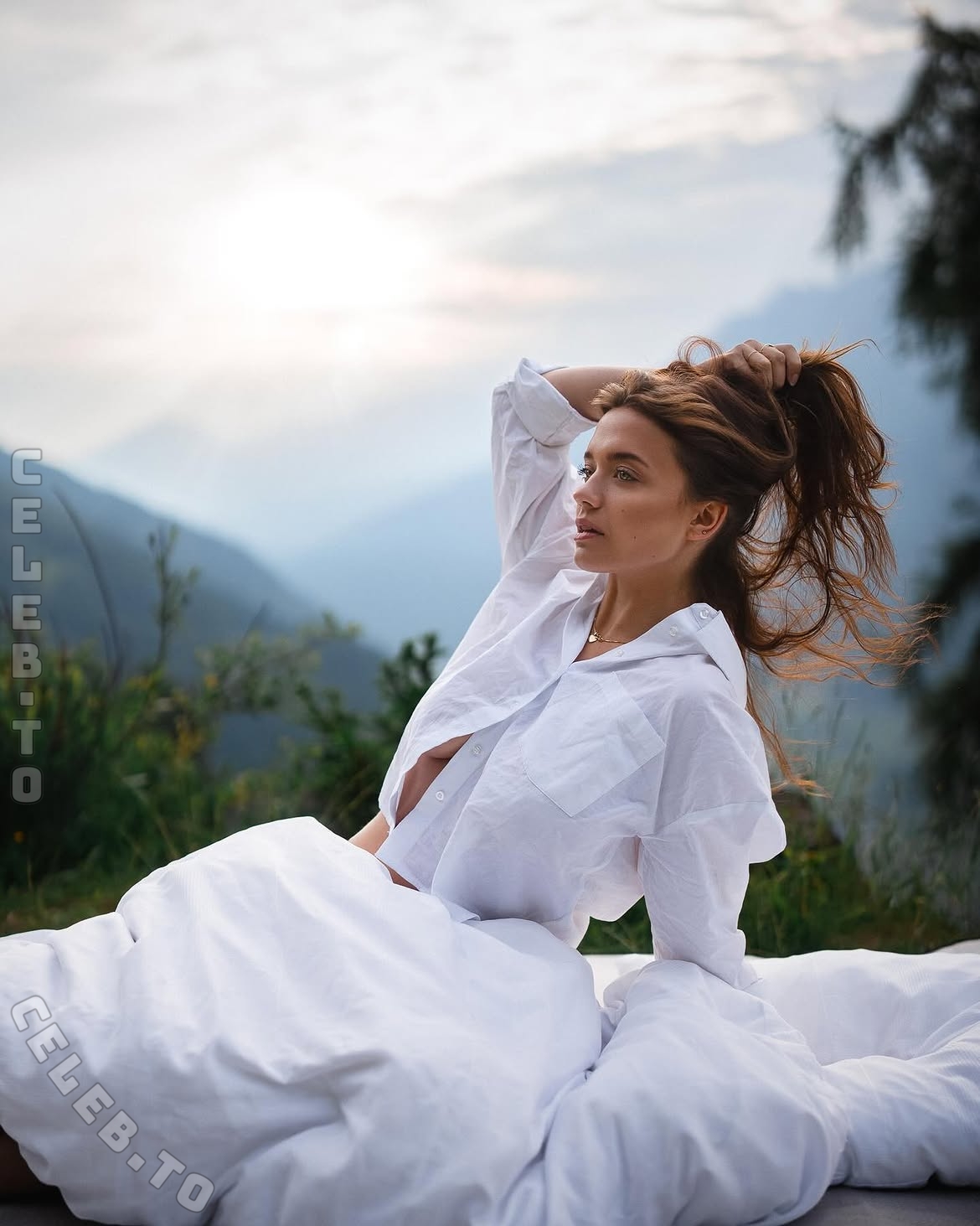 Vivienne.gr nude photo 2