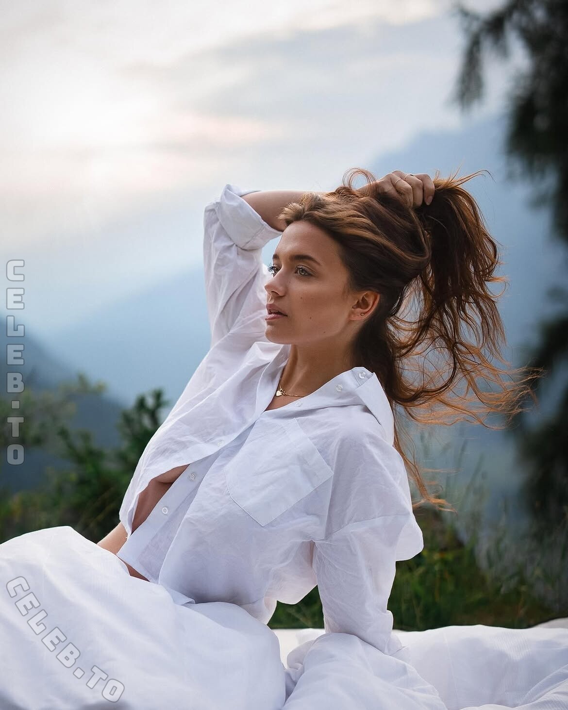 Vivienne.gr nude photo 4