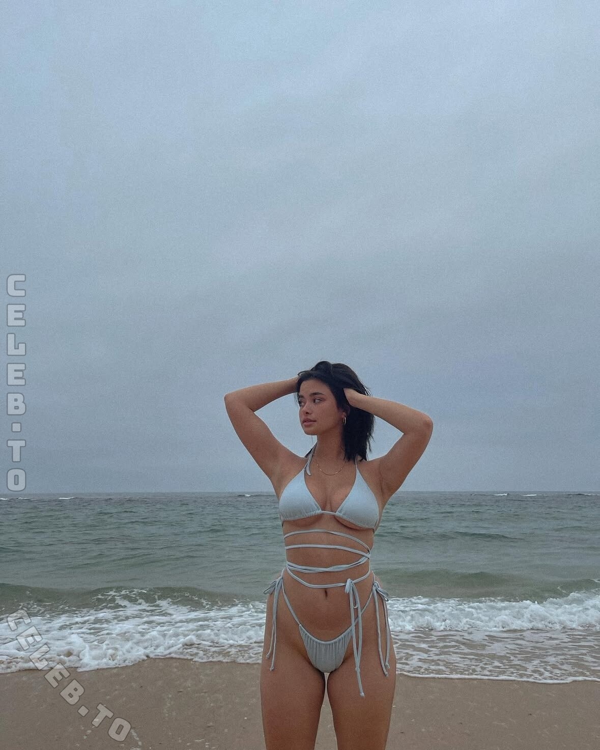 Viv.may nude photo 3