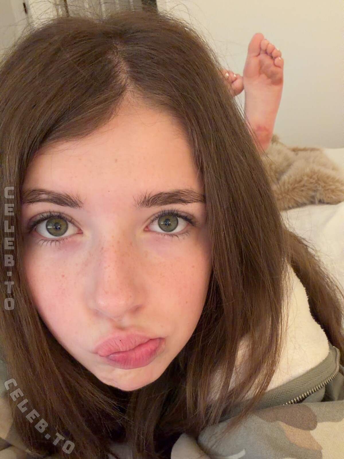 Vivylue nude photo 7