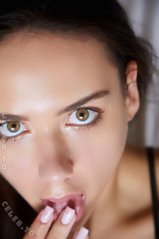 Vixi Rafi nude photo 36