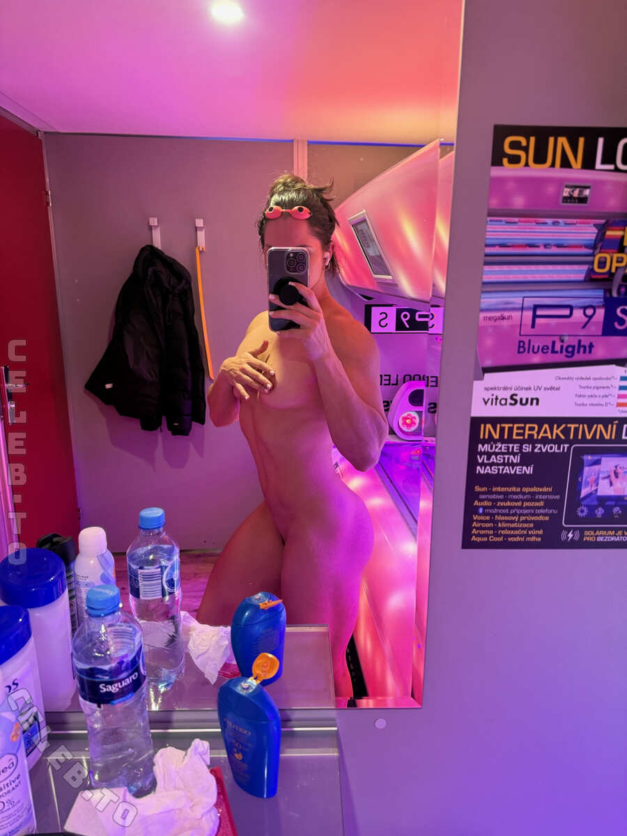 Vladislava Galagan nude photo 3