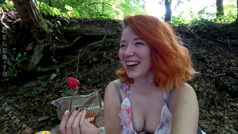 vleafnin nude photo 11