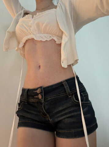 vveecutiee nude photo 4