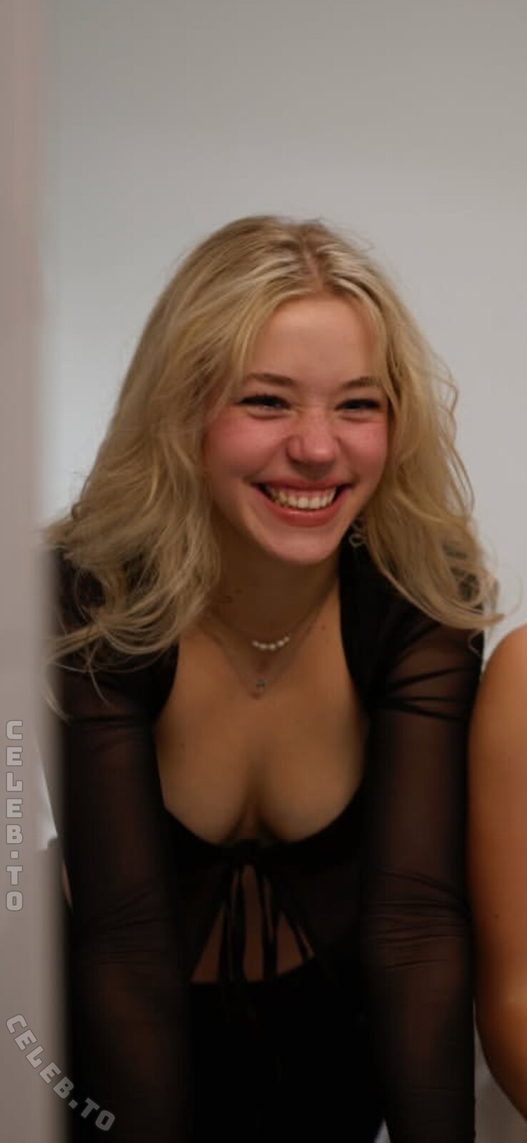 vxv.isa nude photo 4