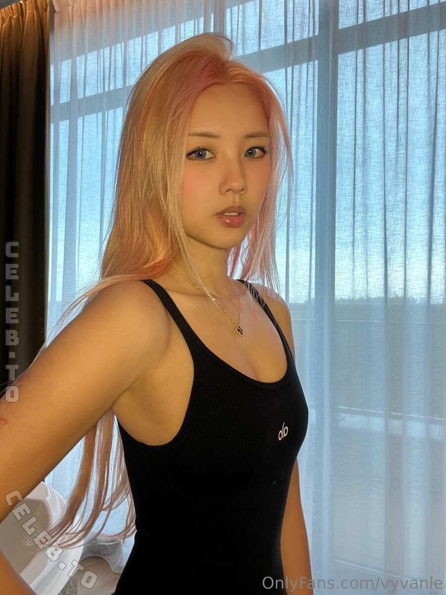vyvanle nude photo 5