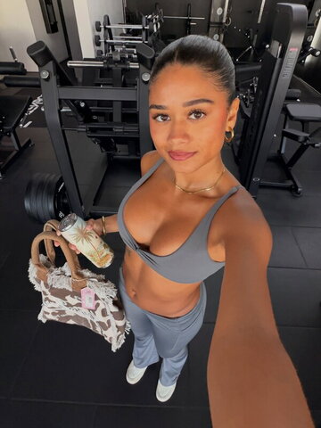 Wahyne nude photo 12
