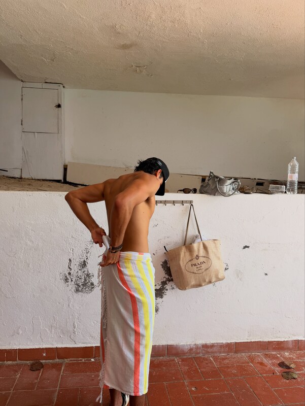 Wahyne nude photo 22