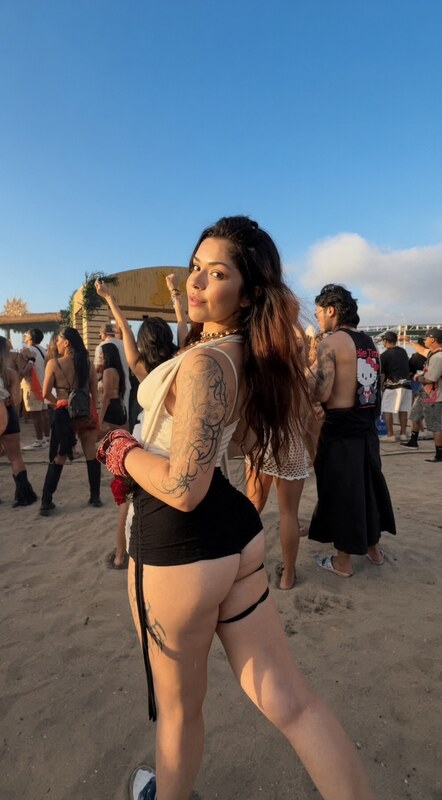 Wavy Brin nude photo 2