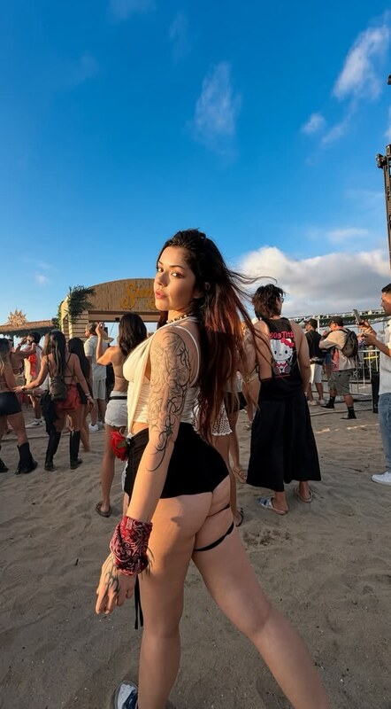 Wavy Brin nude photo 1