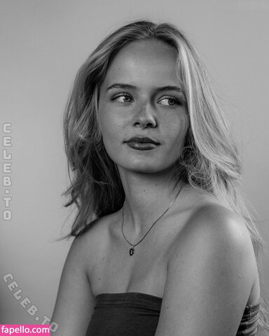 Wemmse (Emma) nude photo 3