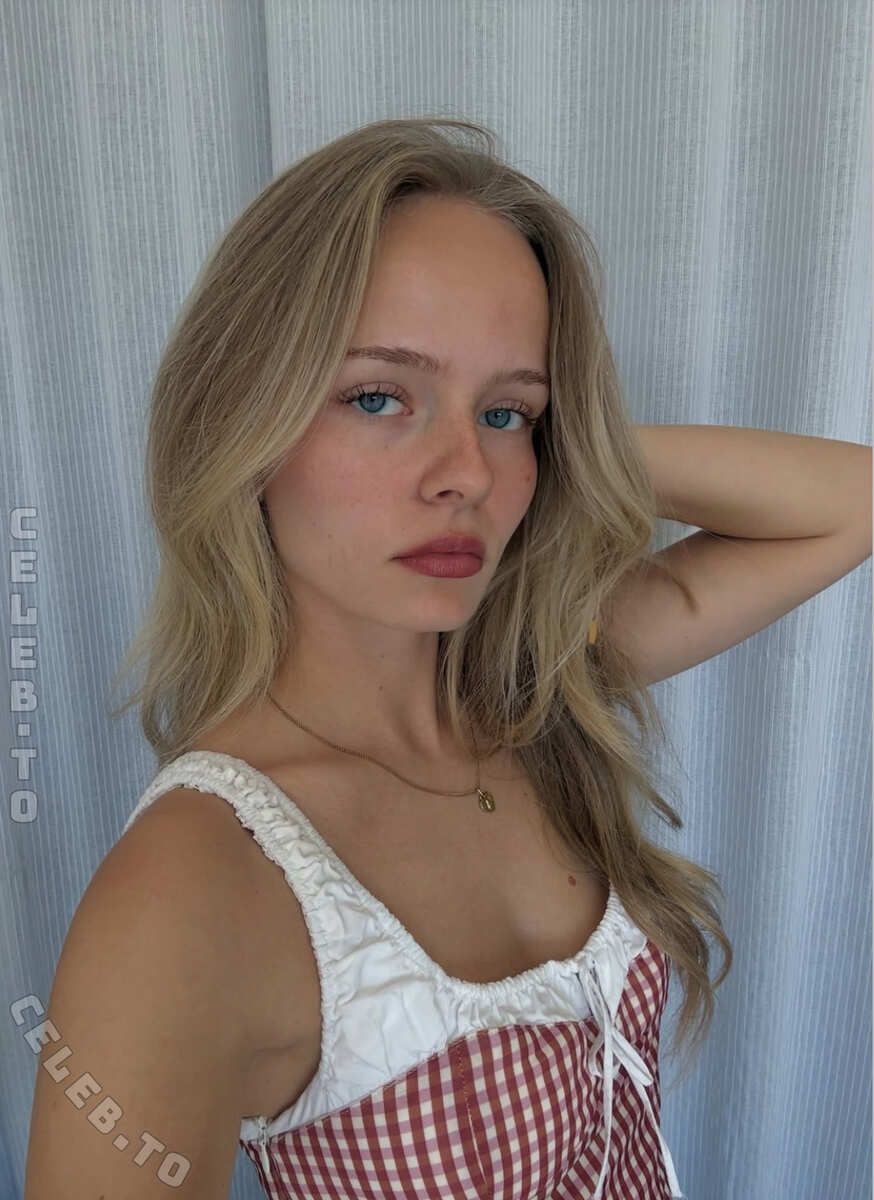 Wemmse (Emma) nude photo 4