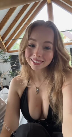 werdetlautmitlaura nude photo 7