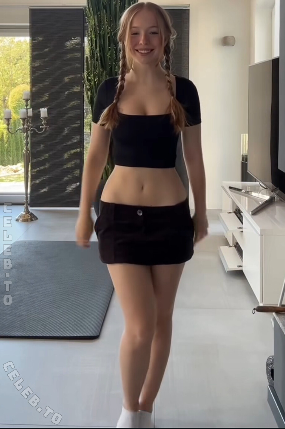 werdetlautmitlaura nude photo 4